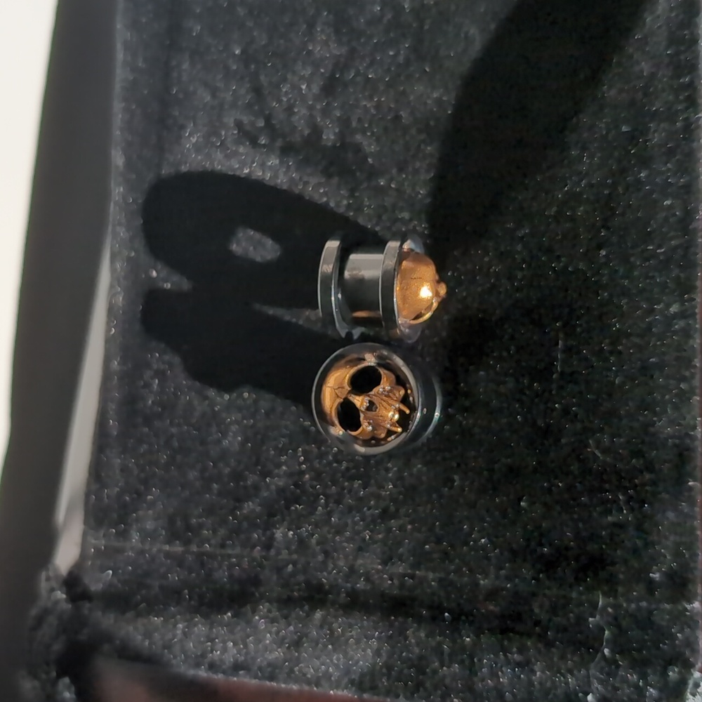 10MM 00G Golden Skull Steel Black Tunnel Plugs - Picture 4 of 4